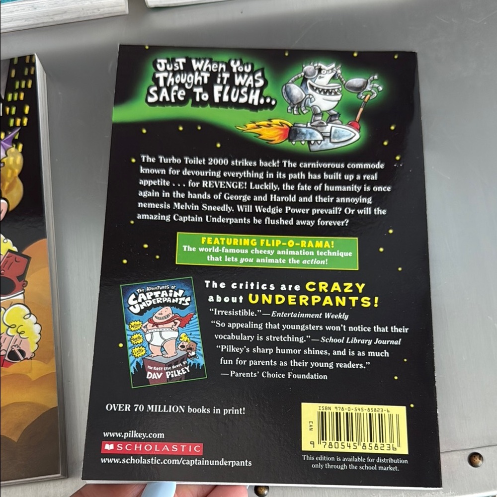 Scholastic captain underpants set book of four - Picture 6 of 10